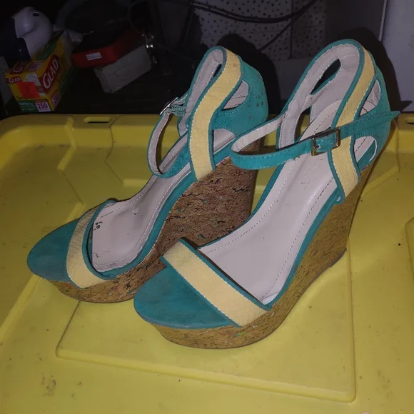Wedge sandals - Picture 2 of 3
